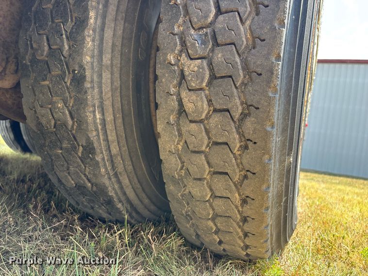 image for item FG0697 1989 Kentucky dry van trailer