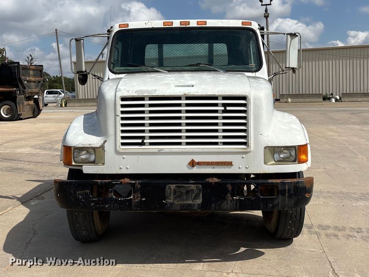 image for item FG0702 1990 International 4900 flatbed truck