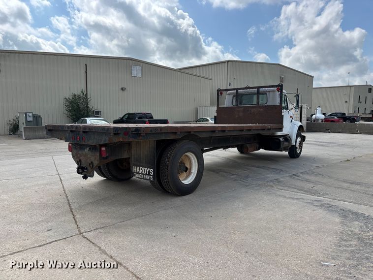 image for item FG0702 1990 International 4900 flatbed truck