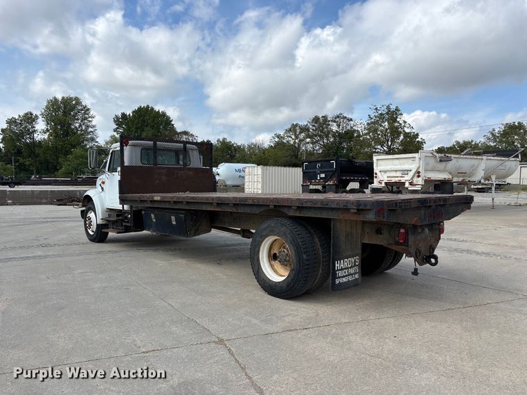 image for item FG0702 1990 International 4900 flatbed truck