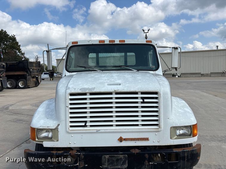 image for item FG0702 1990 International 4900 flatbed truck