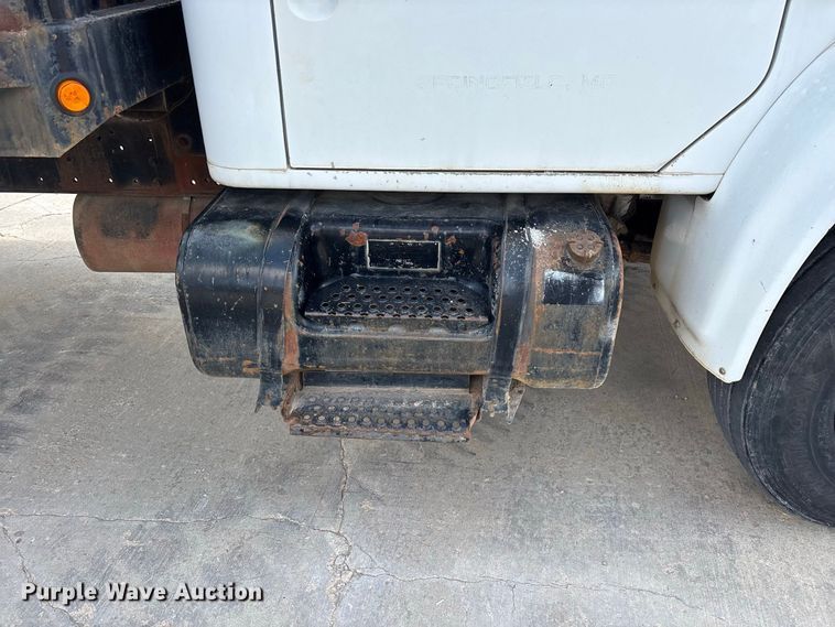 image for item FG0702 1990 International 4900 flatbed truck