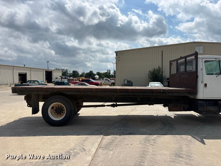 image for item FG0702 1990 International 4900 flatbed truck