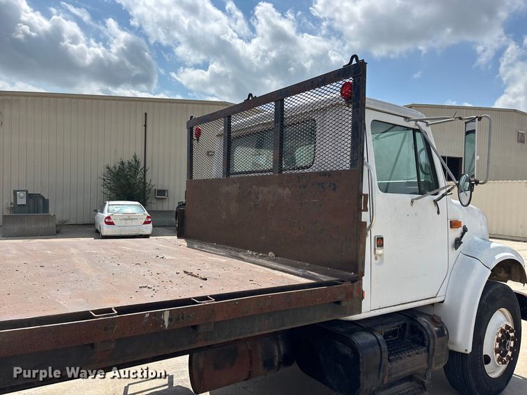 image for item FG0702 1990 International 4900 flatbed truck