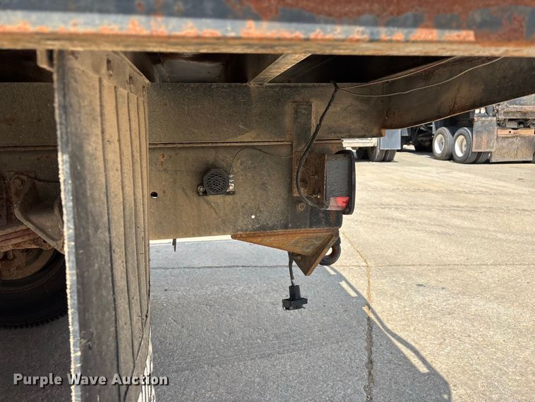 image for item FG0702 1990 International 4900 flatbed truck