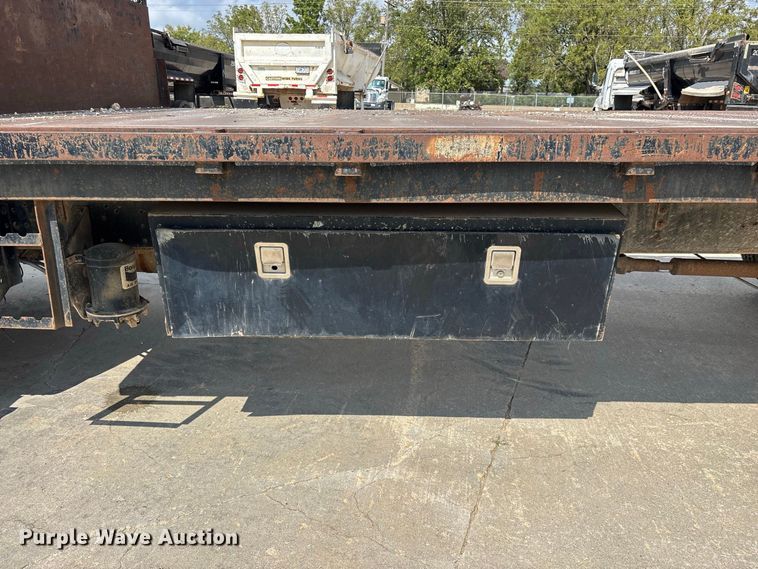 image for item FG0702 1990 International 4900 flatbed truck