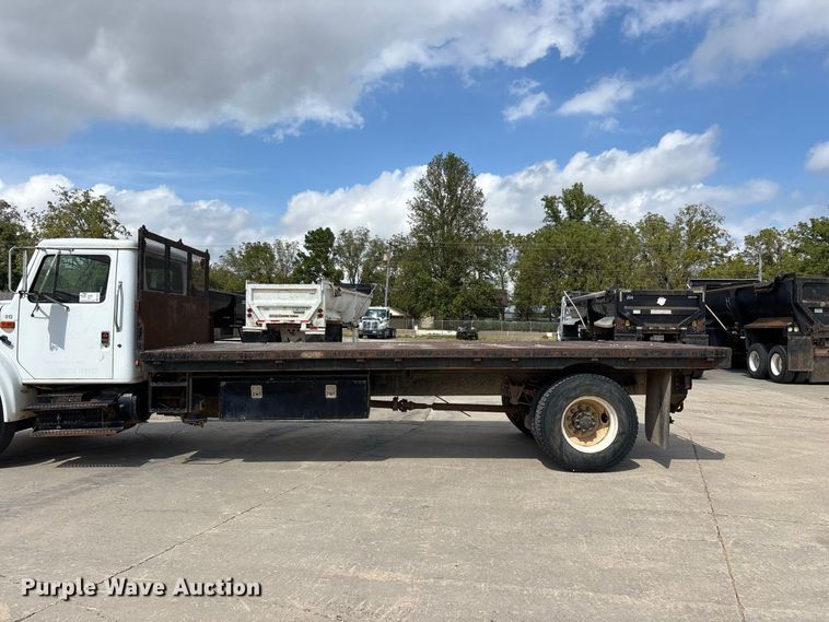 image for item FG0702 1990 International 4900 flatbed truck