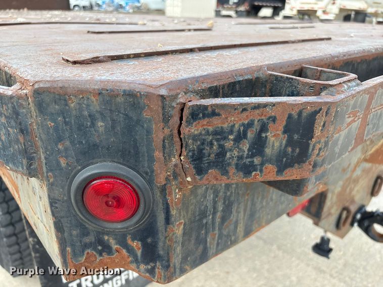 image for item FG0702 1990 International 4900 flatbed truck