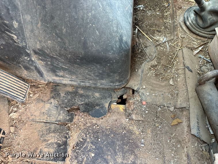 image for item FG0702 1990 International 4900 flatbed truck