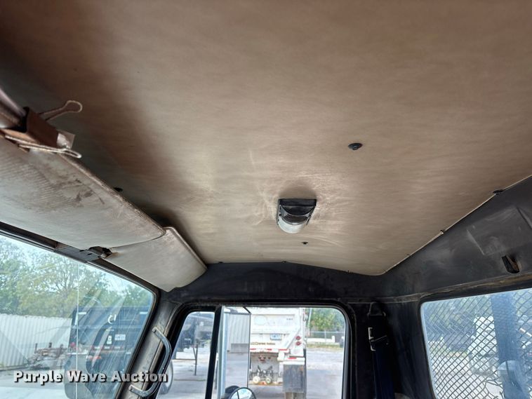 image for item FG0702 1990 International 4900 flatbed truck