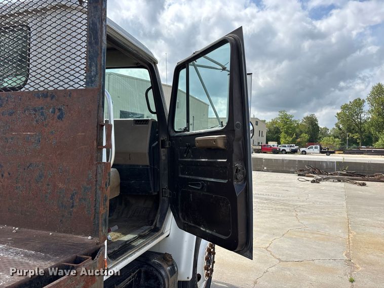 image for item FG0702 1990 International 4900 flatbed truck