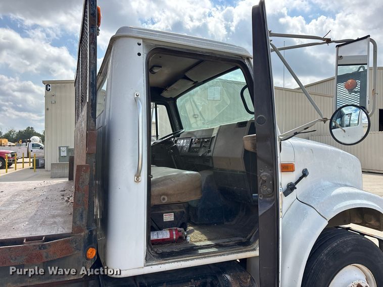 image for item FG0702 1990 International 4900 flatbed truck