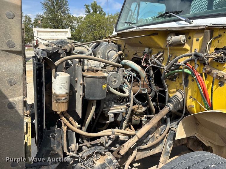 image for item FG0702 1990 International 4900 flatbed truck