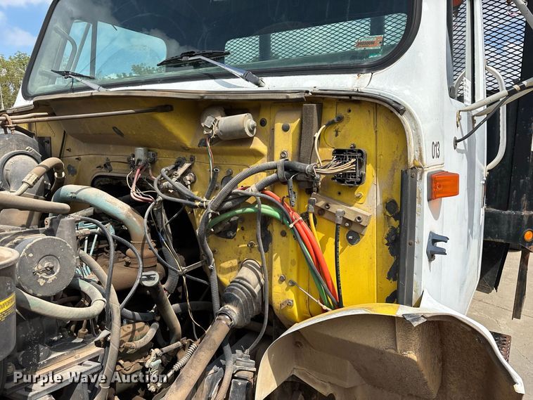 image for item FG0702 1990 International 4900 flatbed truck