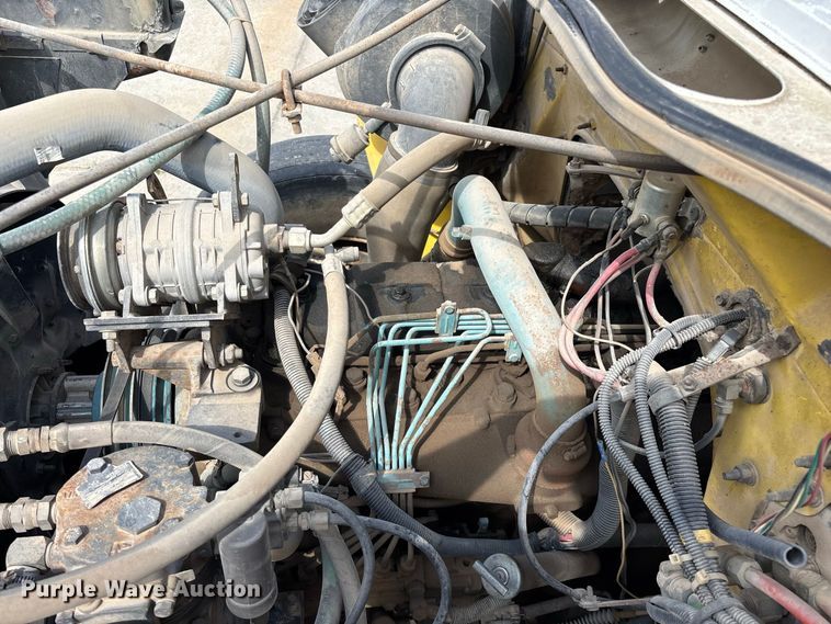 image for item FG0702 1990 International 4900 flatbed truck