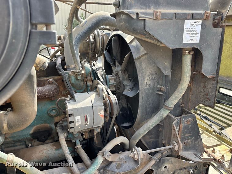 image for item FG0702 1990 International 4900 flatbed truck