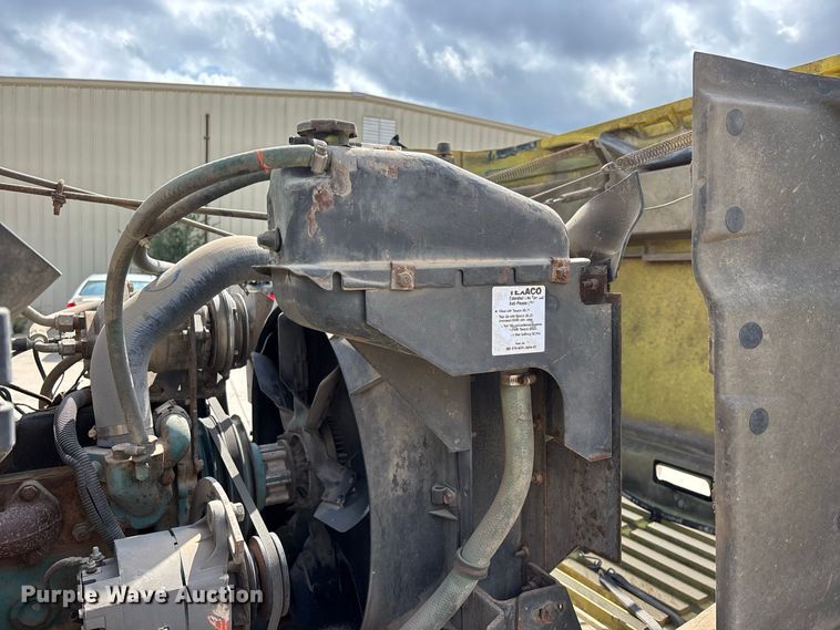 image for item FG0702 1990 International 4900 flatbed truck
