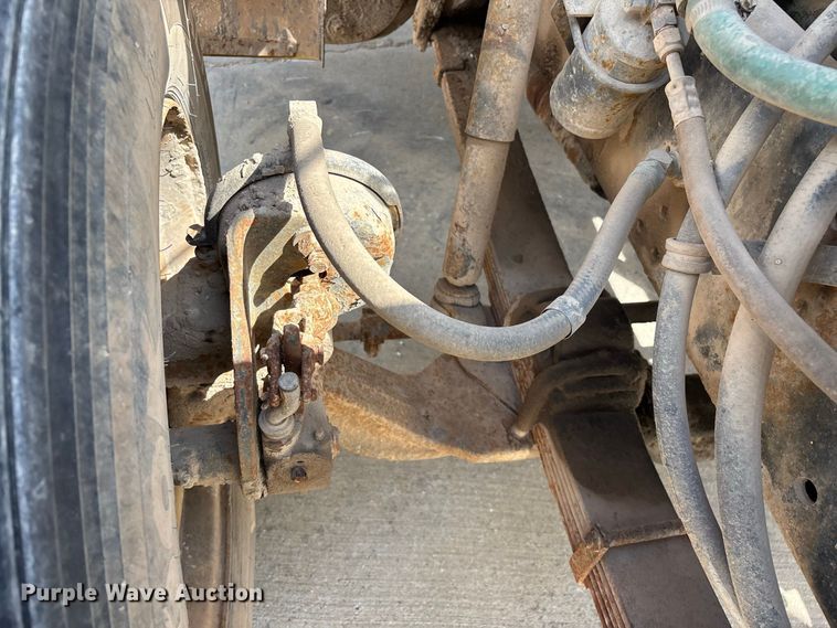 image for item FG0702 1990 International 4900 flatbed truck