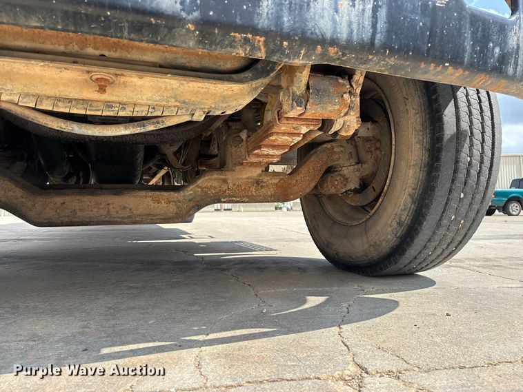 image for item FG0702 1990 International 4900 flatbed truck