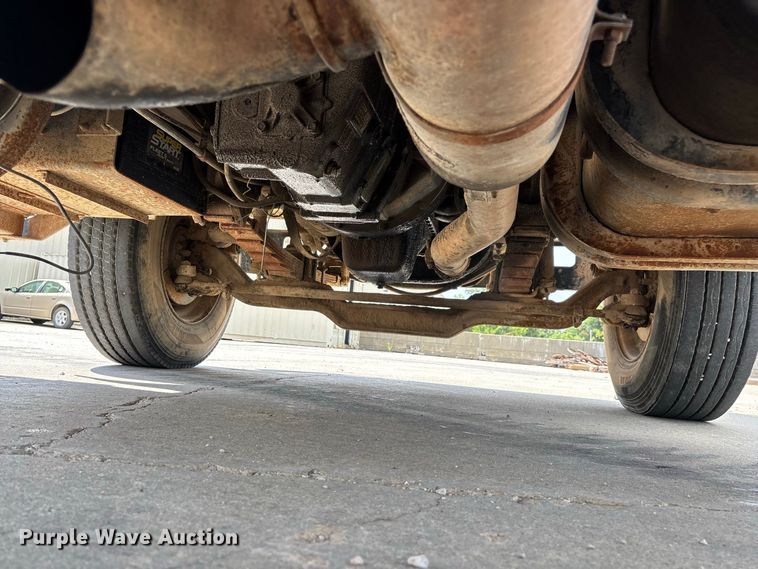 image for item FG0702 1990 International 4900 flatbed truck