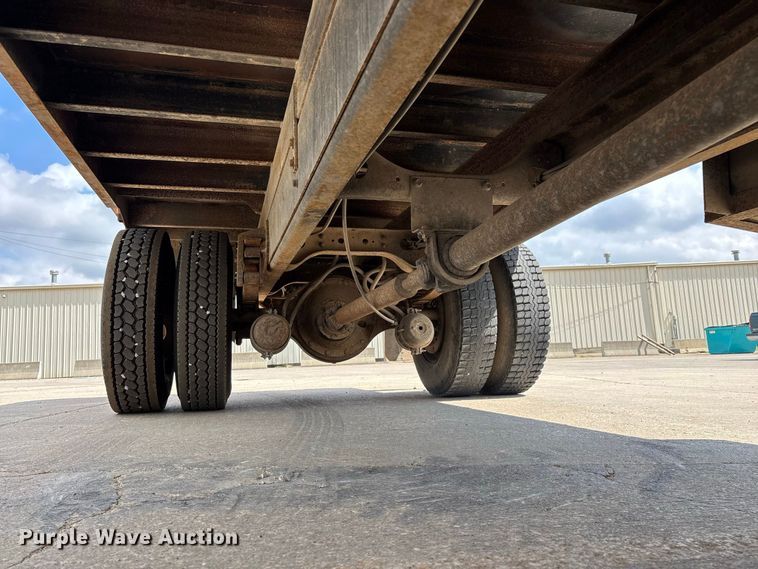 image for item FG0702 1990 International 4900 flatbed truck