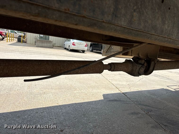 image for item FG0702 1990 International 4900 flatbed truck