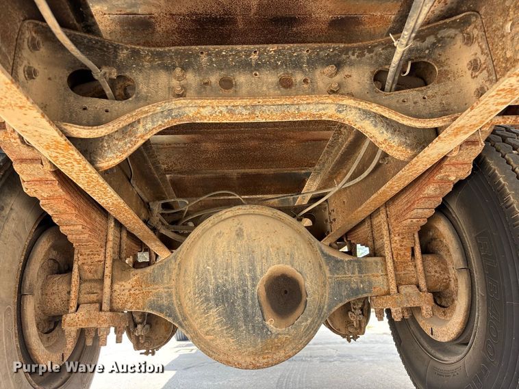 image for item FG0702 1990 International 4900 flatbed truck