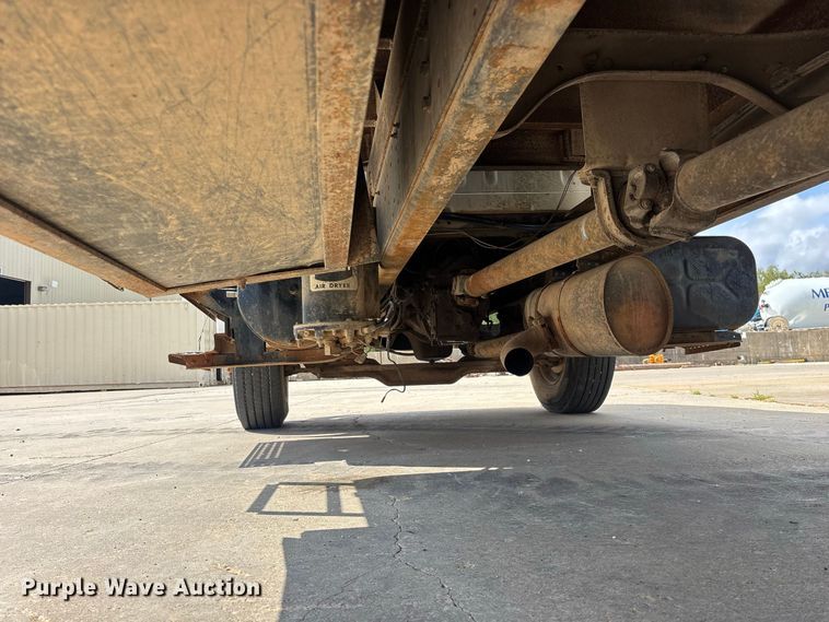 image for item FG0702 1990 International 4900 flatbed truck