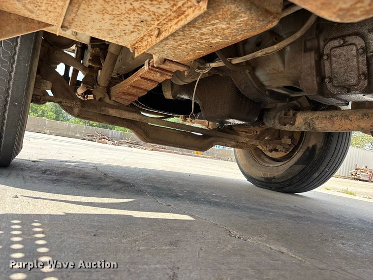 image for item FG0702 1990 International 4900 flatbed truck
