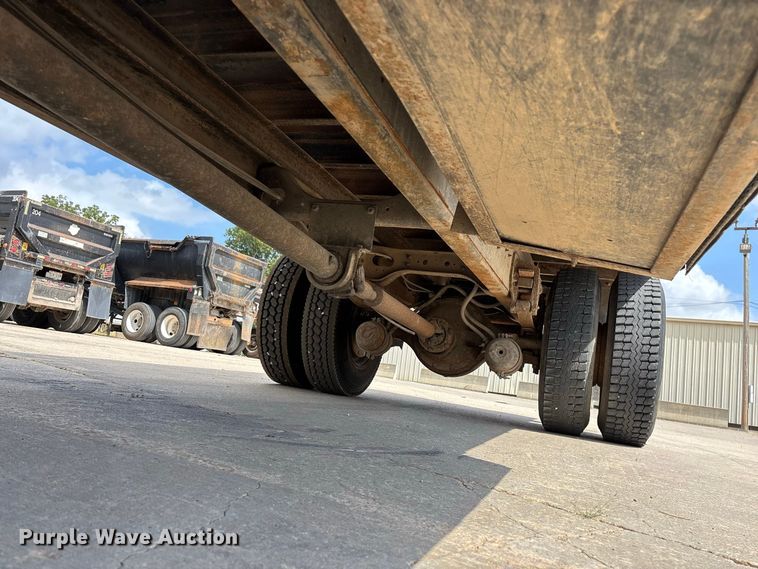 image for item FG0702 1990 International 4900 flatbed truck