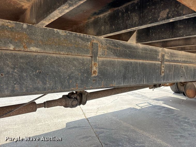 image for item FG0702 1990 International 4900 flatbed truck