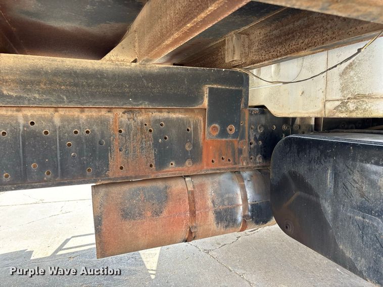 image for item FG0702 1990 International 4900 flatbed truck