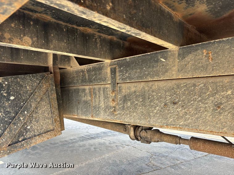 image for item FG0702 1990 International 4900 flatbed truck