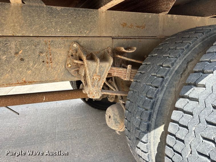 image for item FG0702 1990 International 4900 flatbed truck