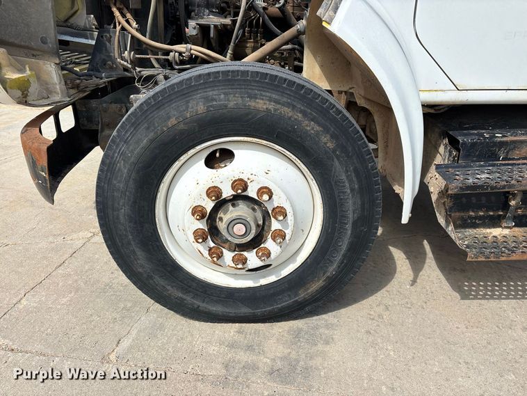 image for item FG0702 1990 International 4900 flatbed truck