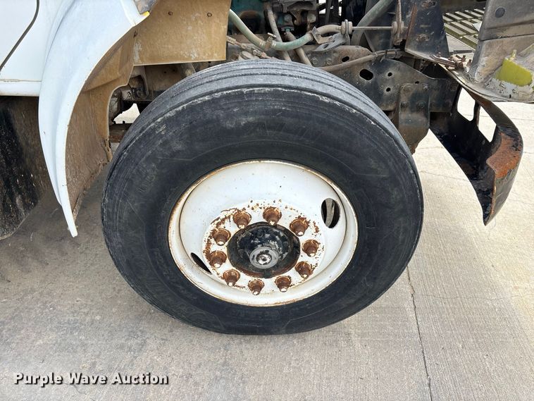 image for item FG0702 1990 International 4900 flatbed truck