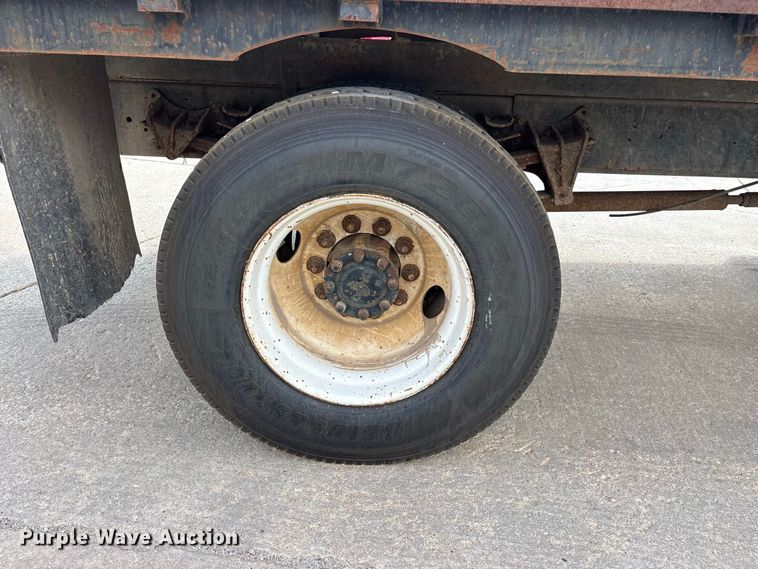 image for item FG0702 1990 International 4900 flatbed truck