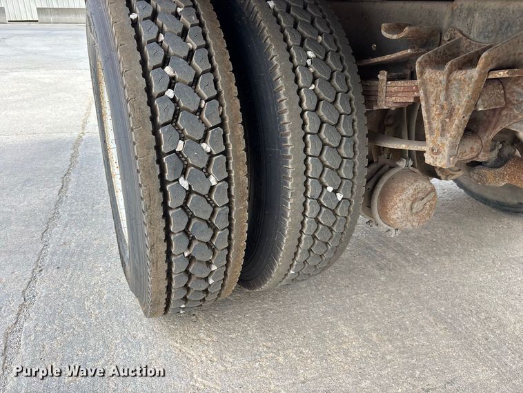 image for item FG0702 1990 International 4900 flatbed truck