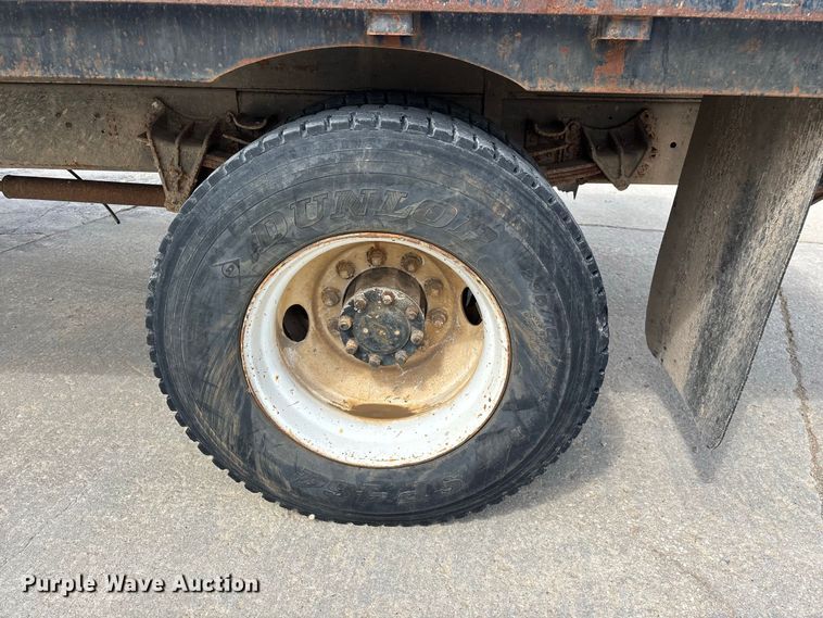 image for item FG0702 1990 International 4900 flatbed truck
