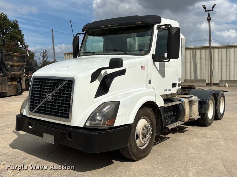 image for item FG0703 2012 Volvo VN semi truck