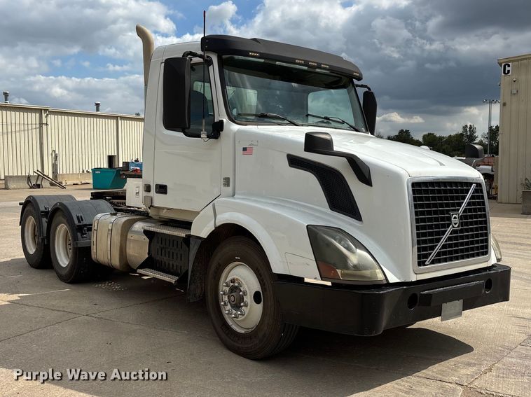 image for item FG0703 2012 Volvo VN semi truck