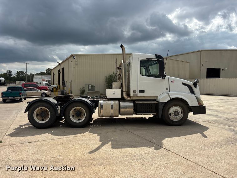 image for item FG0703 2012 Volvo VN semi truck