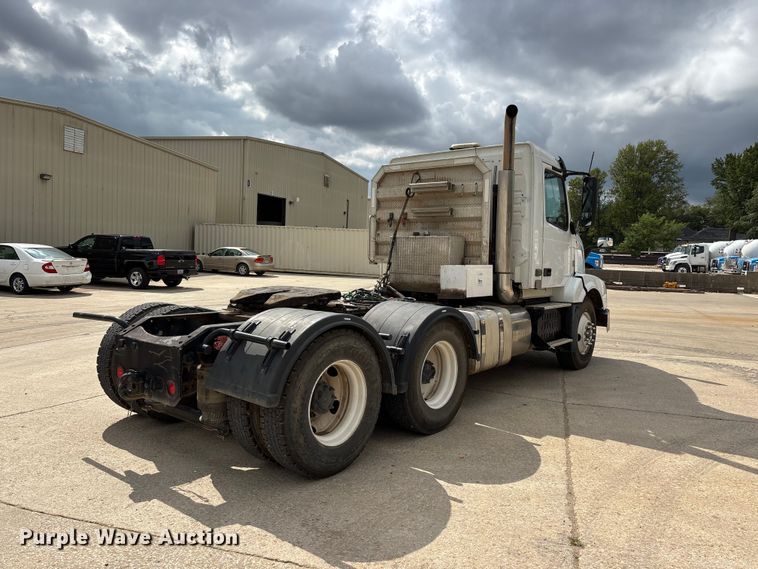 image for item FG0703 2012 Volvo VN semi truck
