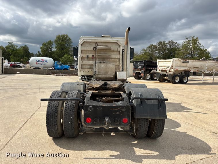 image for item FG0703 2012 Volvo VN semi truck