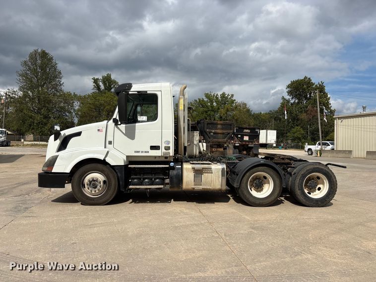 image for item FG0703 2012 Volvo VN semi truck