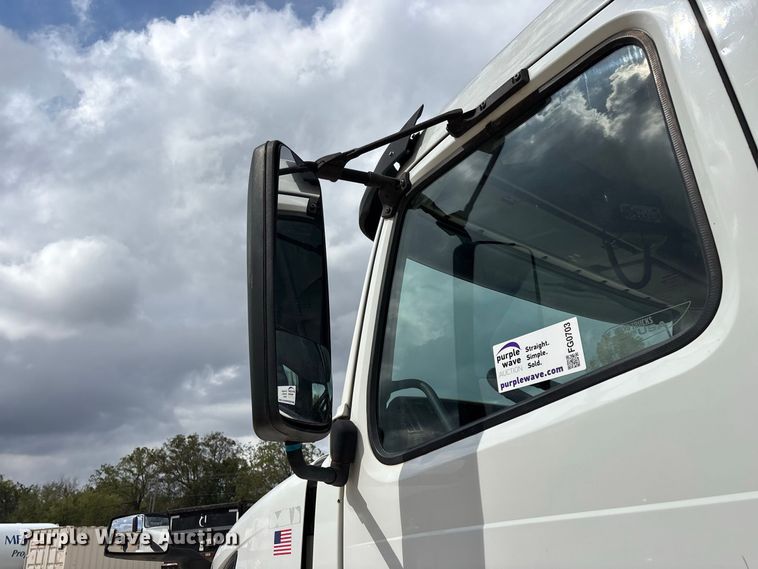 image for item FG0703 2012 Volvo VN semi truck