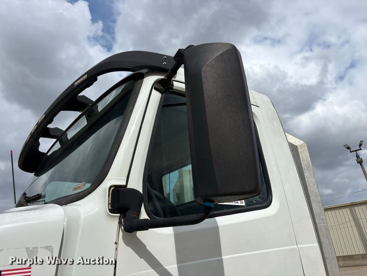 image for item FG0703 2012 Volvo VN semi truck
