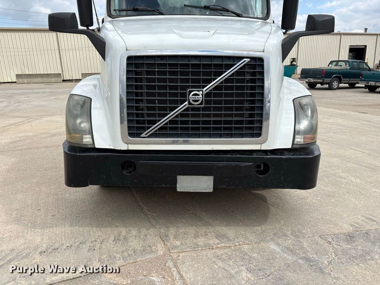 image for item FG0703 2012 Volvo VN semi truck