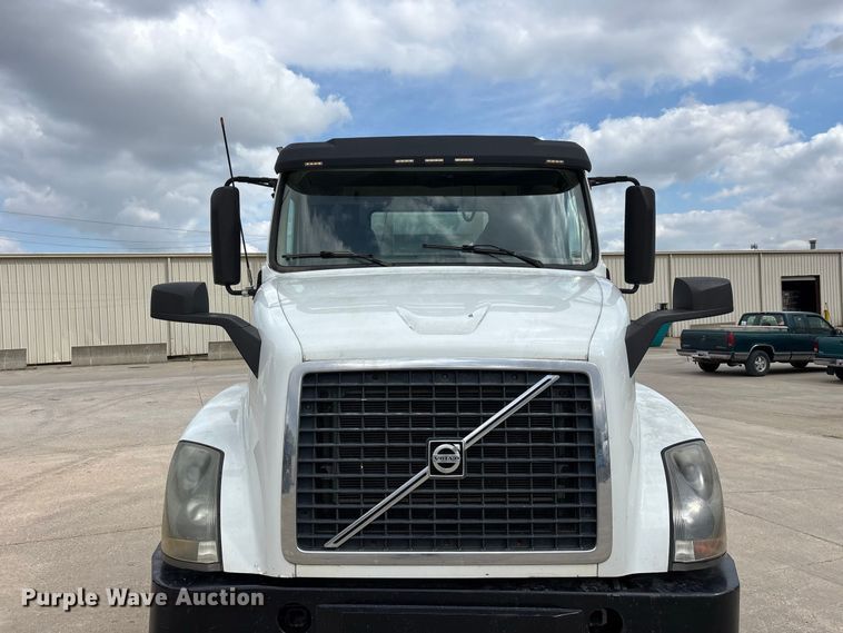 image for item FG0703 2012 Volvo VN semi truck