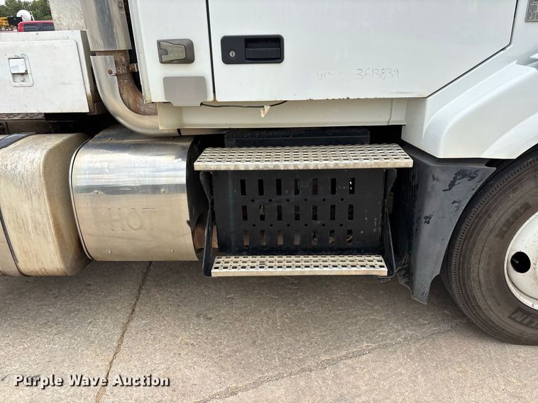 image for item FG0703 2012 Volvo VN semi truck